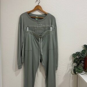 Honeydew Loungewear set Top and Jogger bottoms Size Large